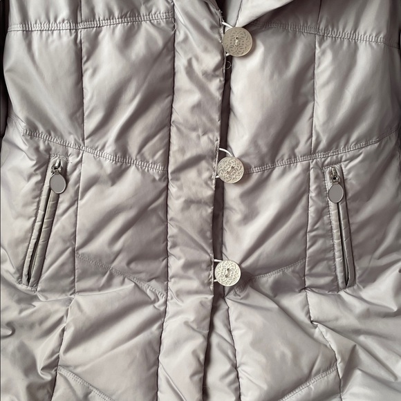 Tahari Light Gray Puffer Jacket.  Size Medium. - Picture 3 of 7